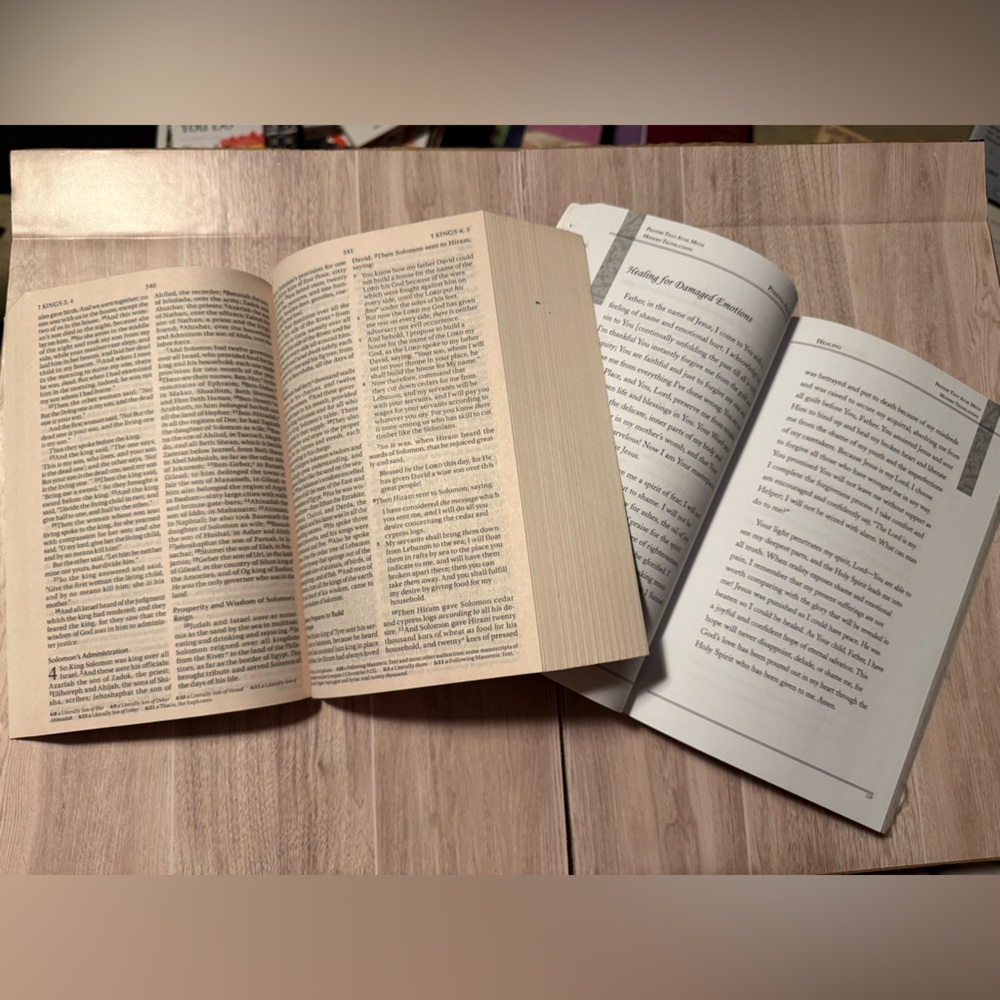 Lot of 2 Christian Books – Holy Bible NKJV Large Print & Prayers That Avail Much - Picture 2 of 3
